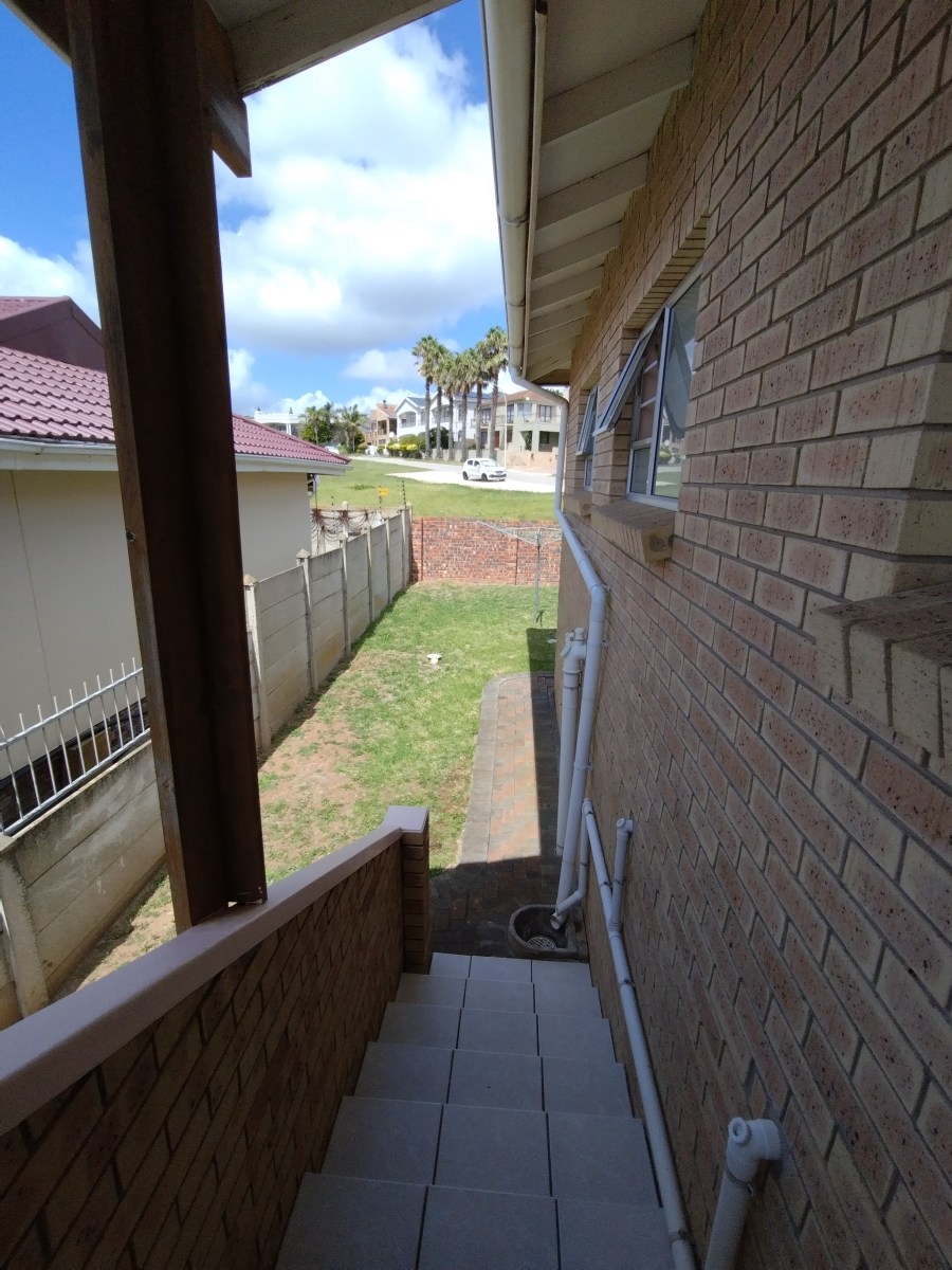 3 Bedroom Property for Sale in Wavecrest Eastern Cape